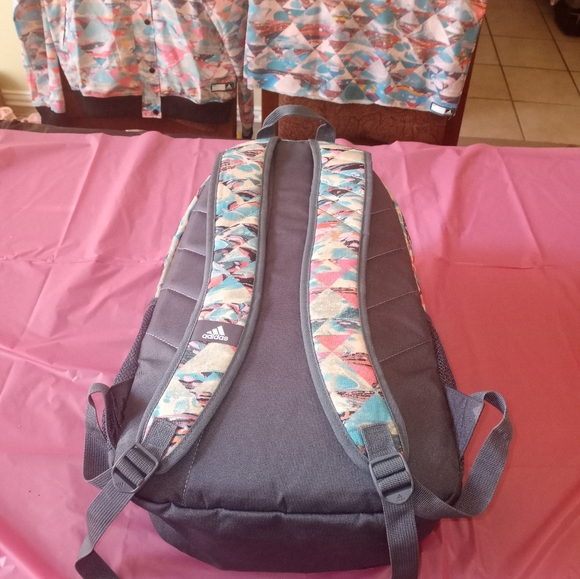 ADIDAS OUTFIT - Picture 10 of 12